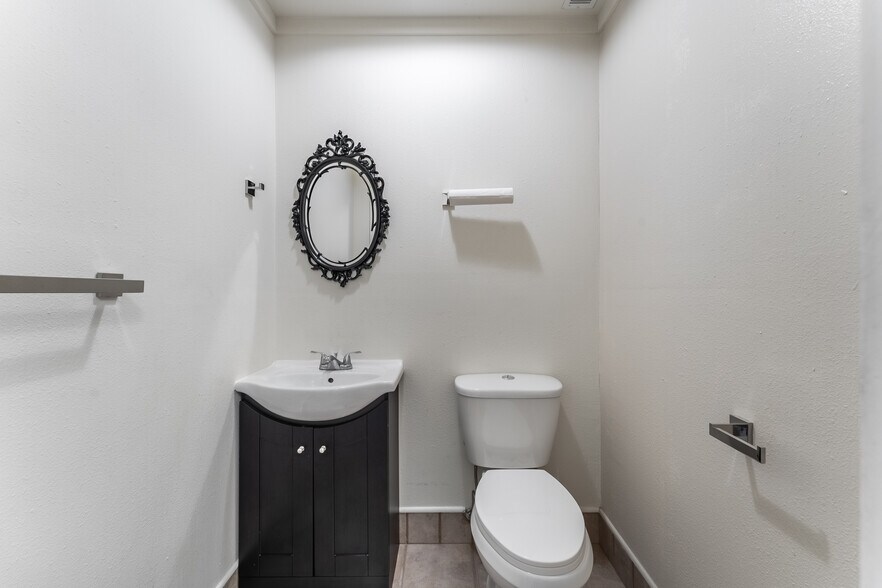 More Photos Of 160 Oldham Dr, Bella Vista Light Distribution For Sale