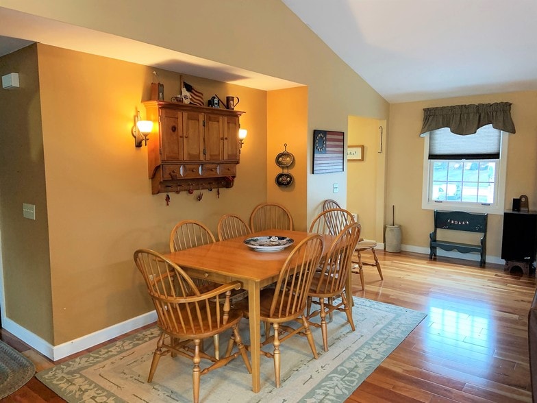 More Photos Of 307 Main St, Westbrook Carwash For Sale