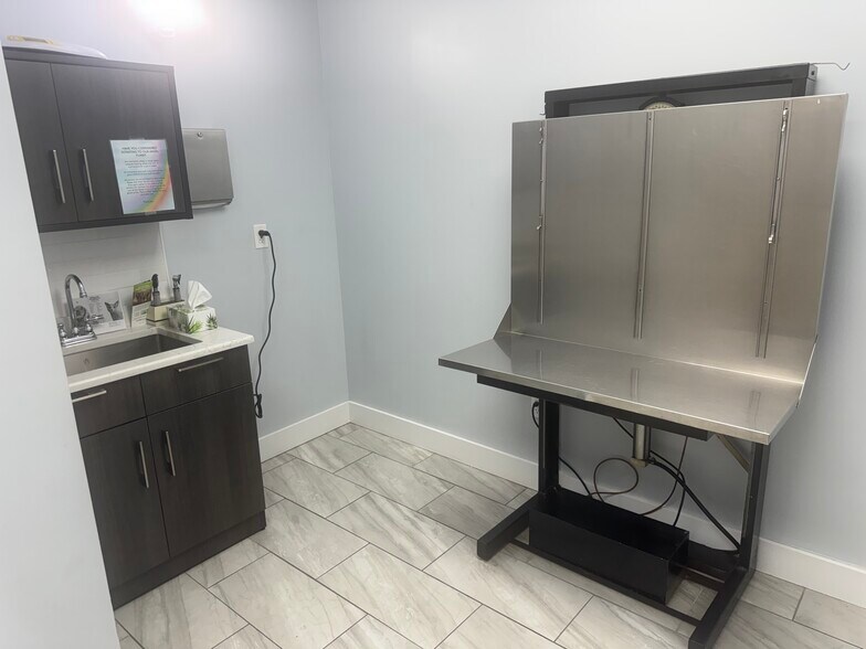 More Photos Of 7 Cuthbert Blvd, Oaklyn Office For Sale