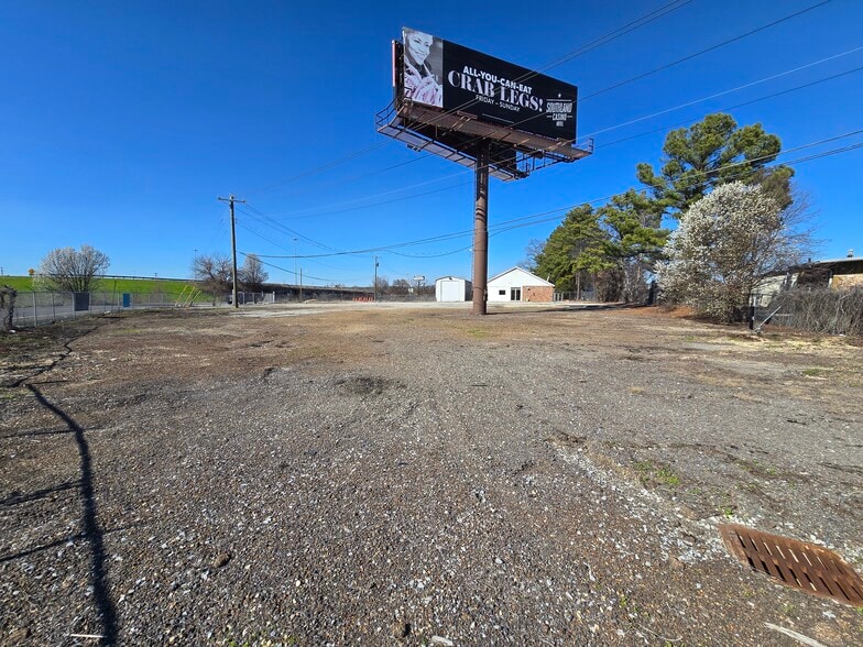 More Photos Of 1270 Springbrook Ave, Memphis Parking Lot For Lease