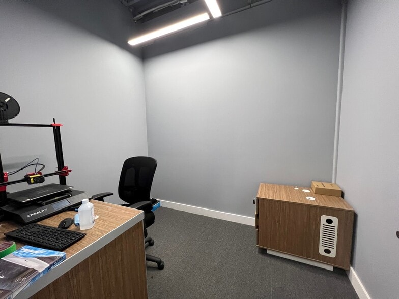 More Photos Of 1300-1360 Rue Louis-Marchand, Beloeil Warehouse For Sale