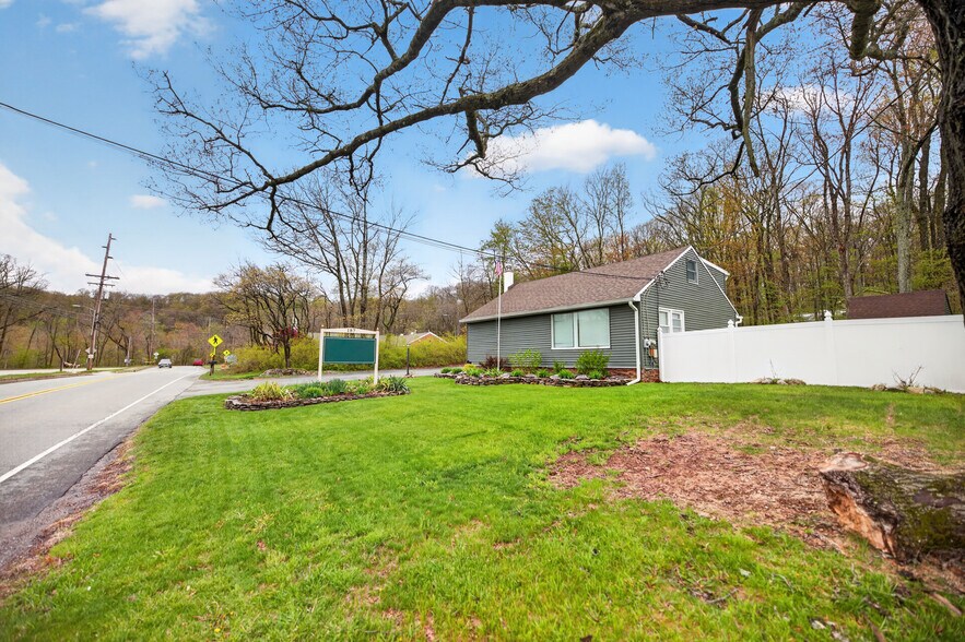 More Photos Of 187 Breakneck Rd, Highland Lakes Storefront Retail Residential For Sale