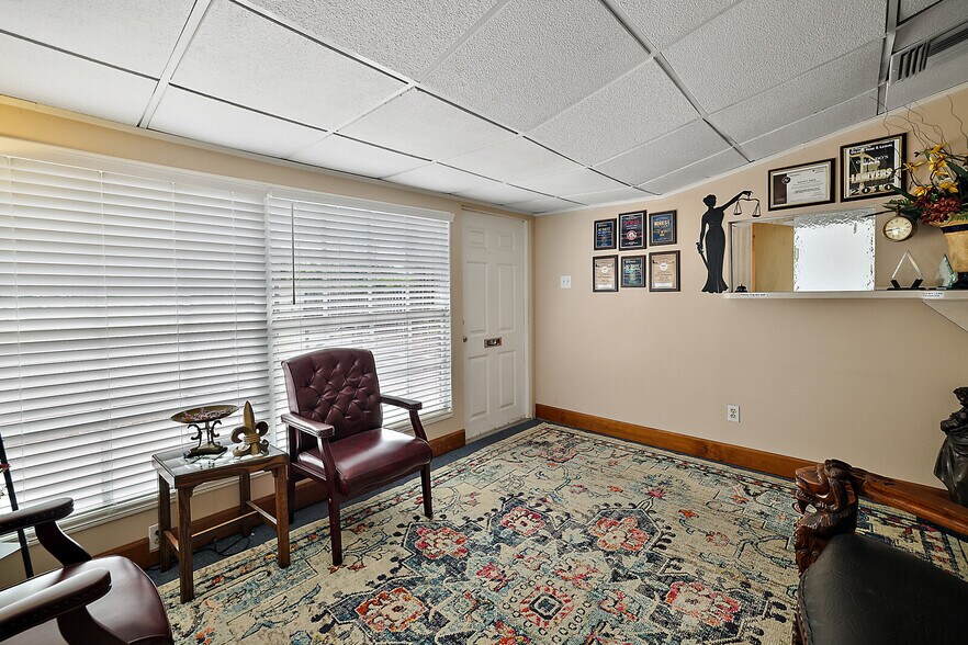 More Photos Of 324 N Texas Ave, Tavares Office For Lease