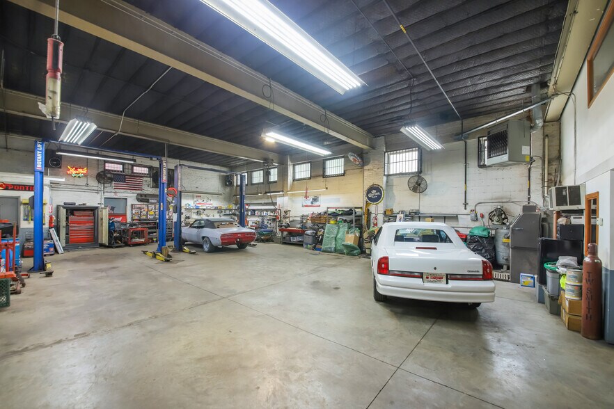 More Photos Of 1960 Richmond Ter, Staten Island Auto Repair For Lease