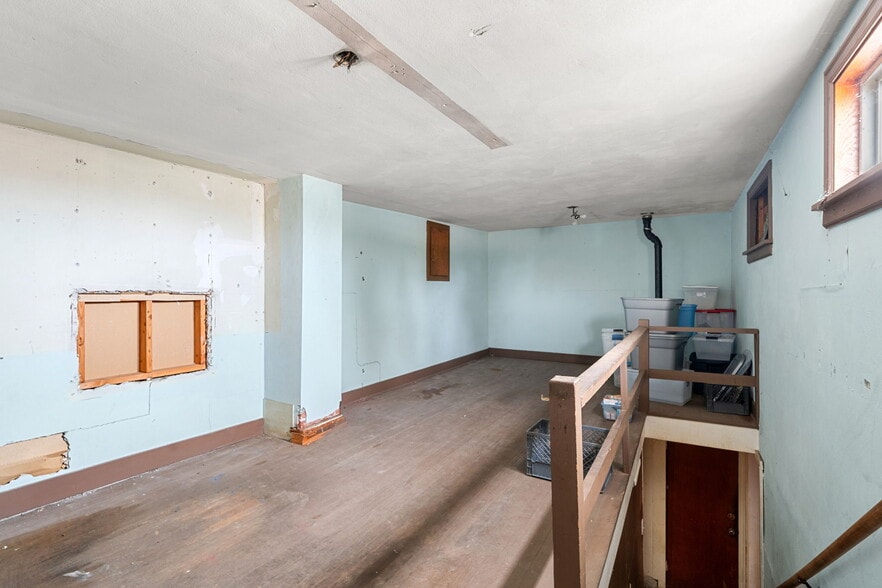 More Photos Of 710 S Lincoln St, Port Angeles General Retail For Sale