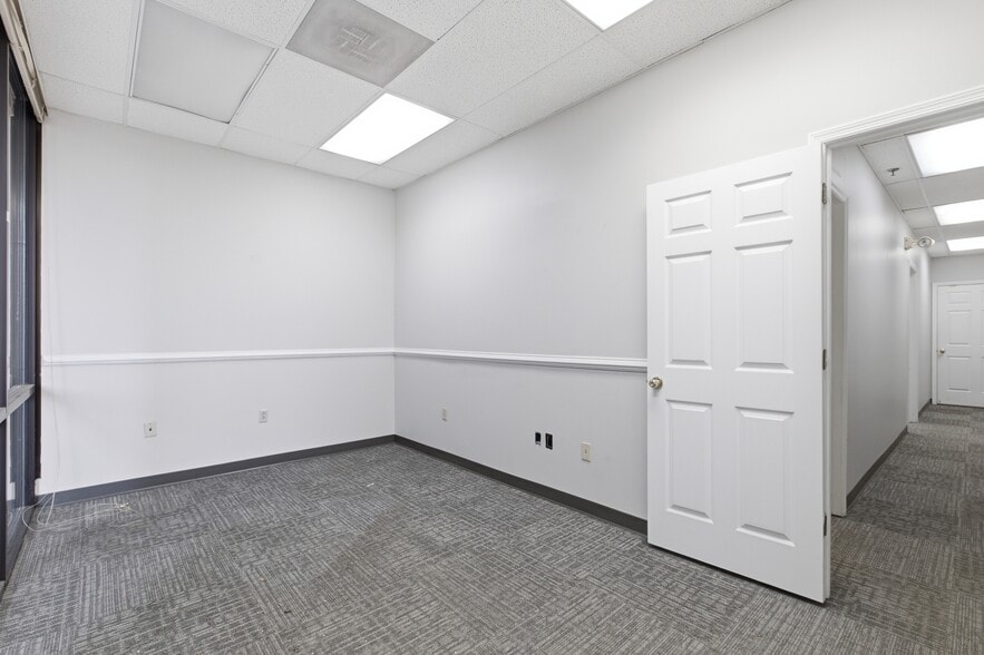 More Photos Of 104-176 Cude Ln, Madison Medical For Lease