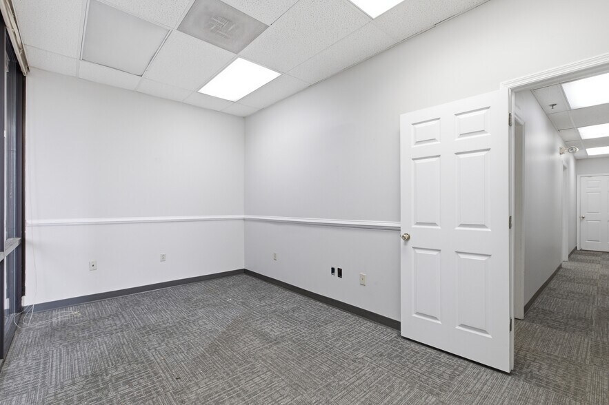 More Photos Of 104-176 Cude Ln, Madison Medical For Lease