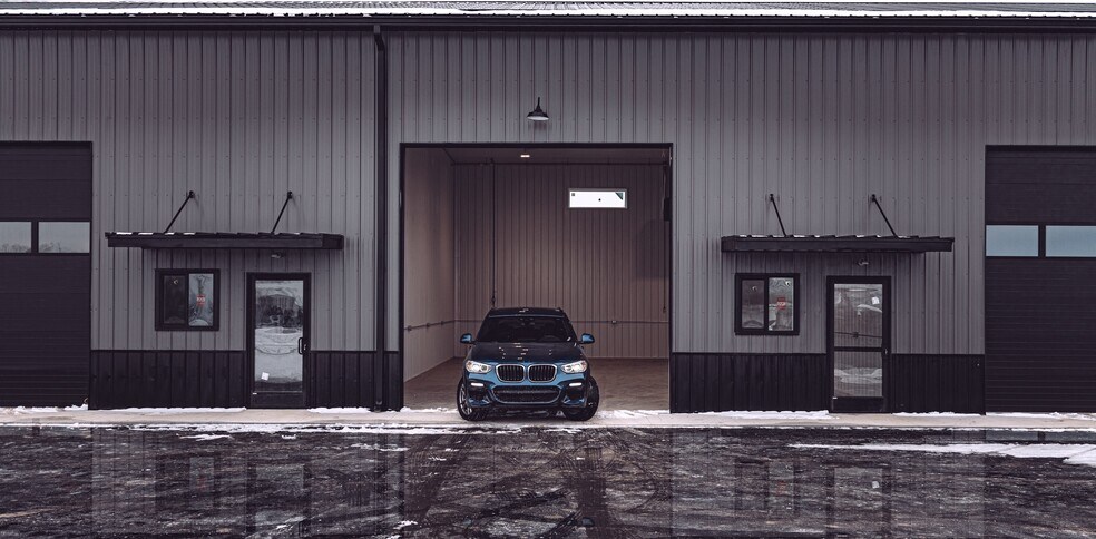 More Photos Of 71 N Kings Chapel Dr, Troy Light Manufacturing For Sale