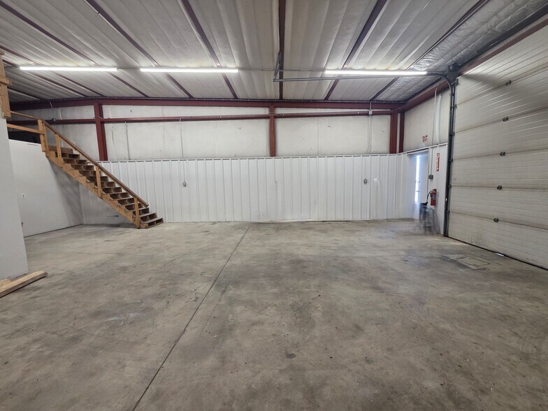 More Photos Of 300 E 16th St, Greeley Warehouse For Lease
