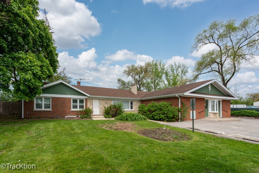More Photos Of 565 E Saint Charles Rd, Carol Stream Healthcare For Sale