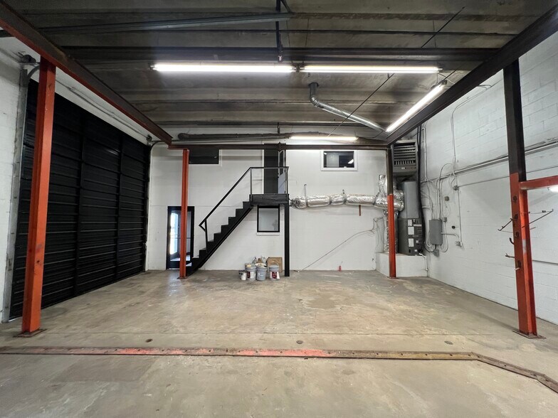 More Photos Of 2810 W Reno Ave, Oklahoma City Service For Lease