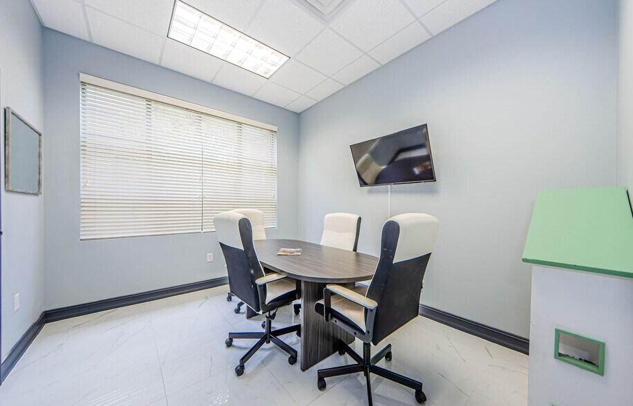 More Photos Of 3937 Tampa Rd, Oldsmar Medical For Lease