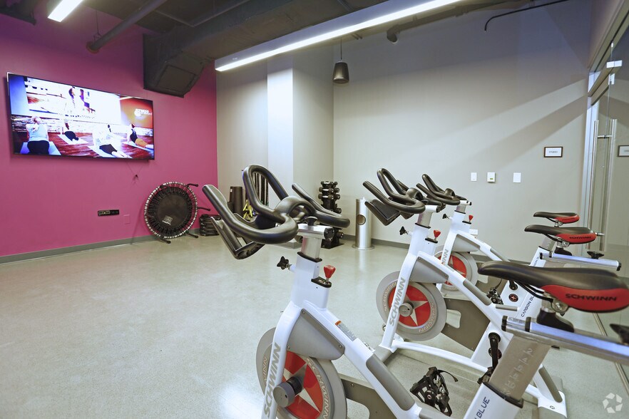 More Photos Of 201 N Garland Ct, Chicago Apartments For Lease