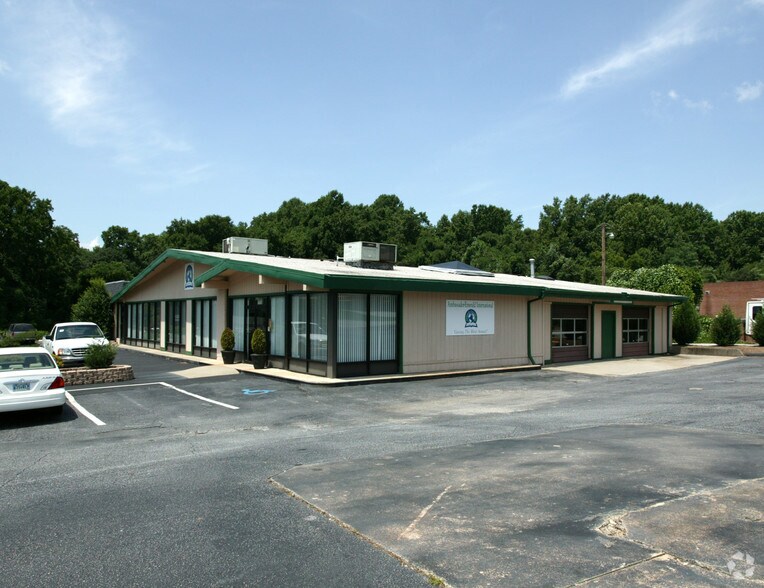 More Photos Of 427 Wade Hampton Blvd, Greenville Freestanding For Lease