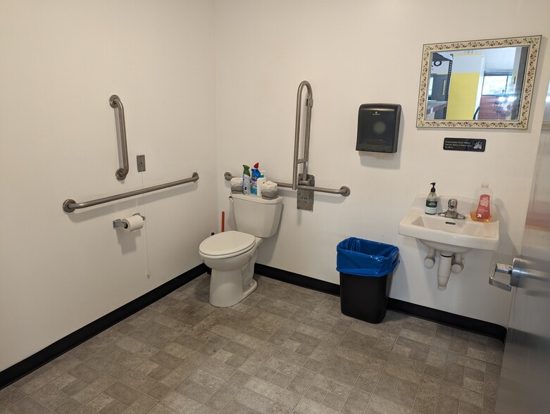 More Photos Of 770 Derby Ave, Seymour Warehouse For Lease