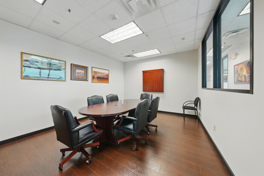 More Photos Of 9999 Bellaire Blvd, Houston Medical For Sale