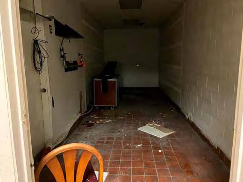 More Photos Of 1421 Murrays Chapel Rd, Sweetwater Hotel For Sale