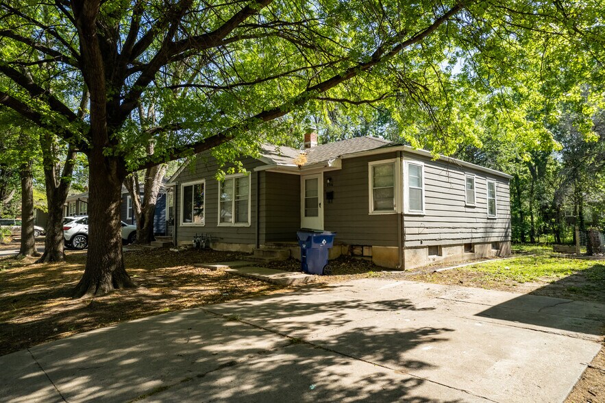 More Photos Of 2302 S Broadview St, Wichita Apartments For Sale