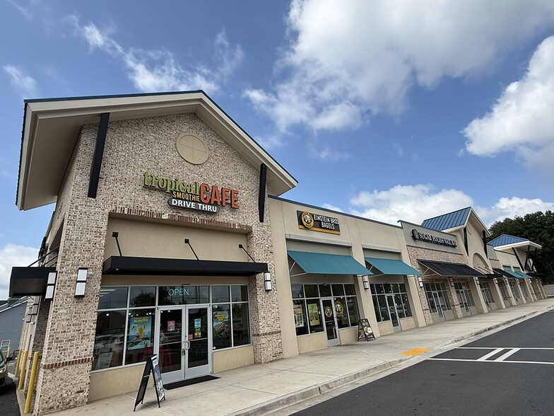 More Photos Of 310 Lanier Cir, Woodstock Storefront For Lease