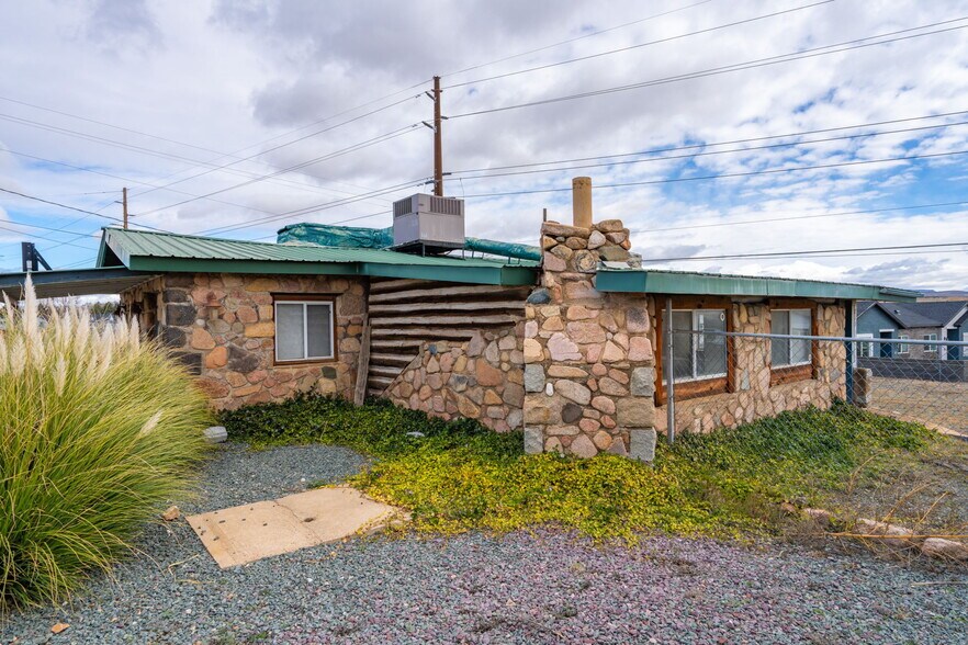 More Photos Of 815 S Dunivin Ln, Dewey Office For Sale