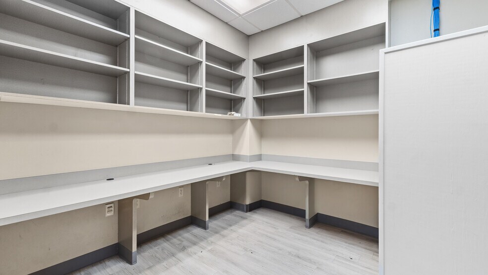 More Photos Of 900 James Bowie Dr, New Boston General Retail For Lease