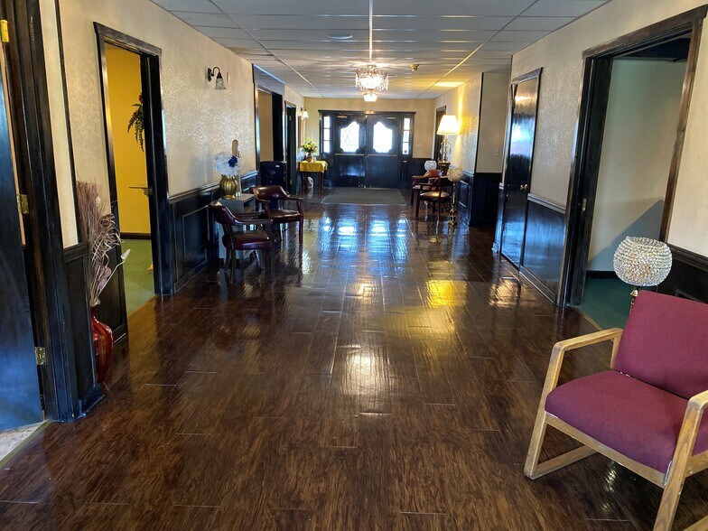 More Photos Of 2926 Pine Ave, Erie Office For Sale
