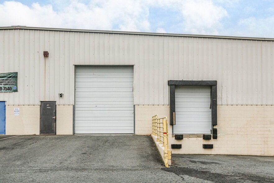 More Photos Of 202 Freedom Ct, Fredericksburg Flex For Lease