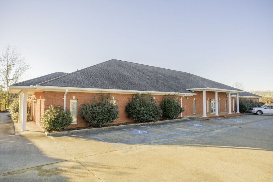 More Photos Of 1395 Johnny Johnson Dr, Brookhaven Office For Sale