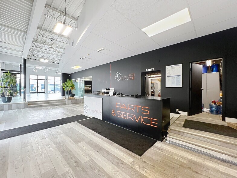 More Photos Of 11262 Yonge St, Richmond Hill Auto Dealership For Lease