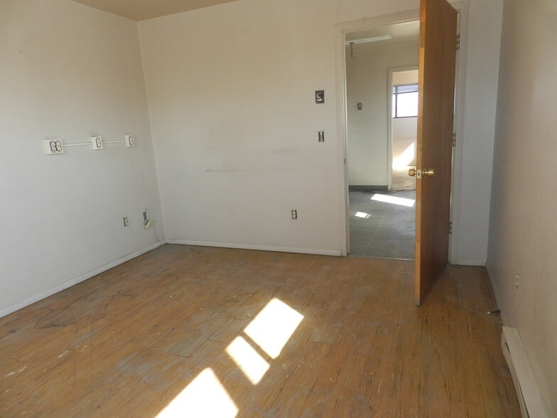 More Photos Of 320 Industrial Ave, Olathe Industrial For Sale