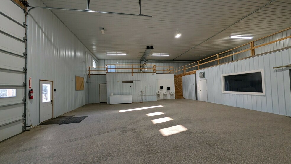 More Photos Of 1664 Ashley Ave, Larchwood Flex For Lease