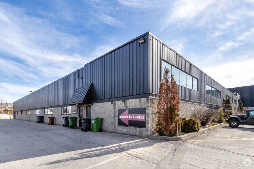 More Photos Of 89-95 Boul des Entreprises, Boisbriand Warehouse For Lease