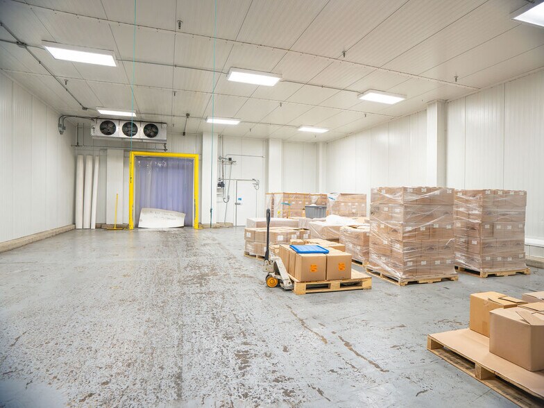 More Photos Of 2733 W Harrison St, Chicago Warehouse For Sale