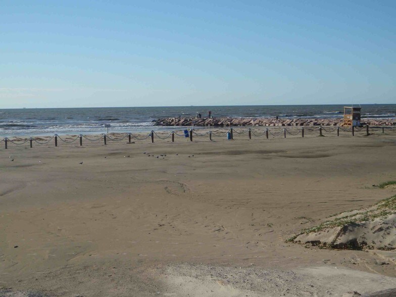 Seawall Blvd 45th St