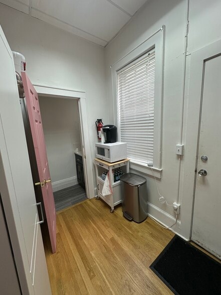 More Photos Of 22 S Fullerton Ave, Montclair Storefront For Lease