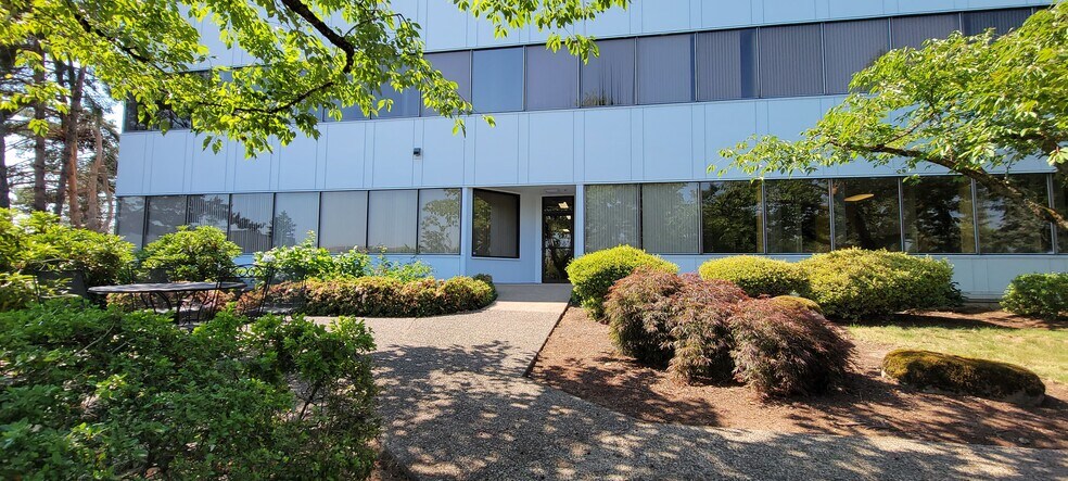More Photos Of 1001 Molalla Ave, Oregon City Office For Lease