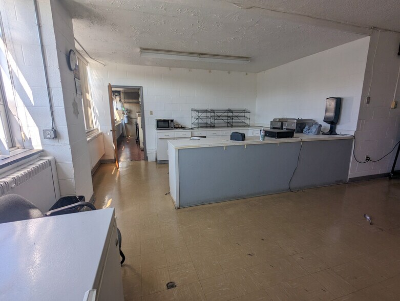 More Photos Of 350 Georgetown Rd, Carneys Point Schools For Lease