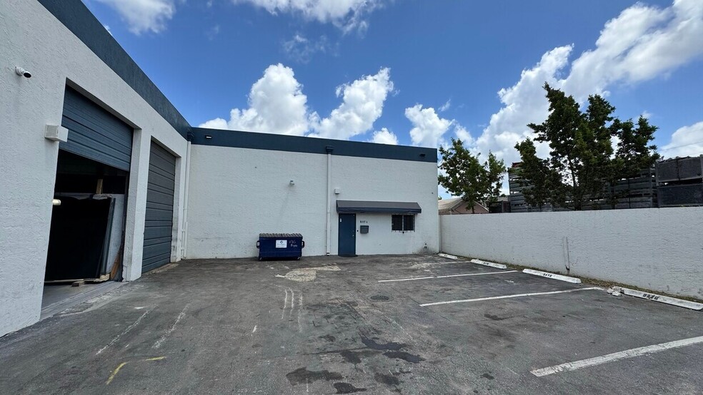 More Photos Of 6955-6965 NW 43rd St, Miami Warehouse For Lease