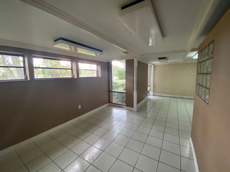 More Photos Of 1952 Bayshore Blvd, Dunedin Medical For Lease