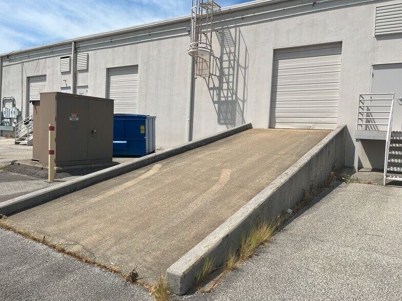 More Photos Of 3150 Stage Post Dr, Memphis Light Distribution For Lease