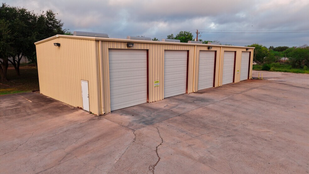 More Photos Of 905 N Harborth Ave, Three Rivers Auto Dealership For Sale