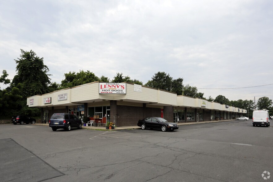 More Photos Of 600-700 W Street Rd, Southampton Storefront For Lease