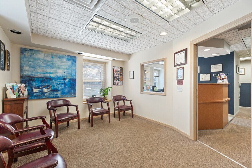 More Photos Of 9 Leonardville Rd, Middletown Medical For Lease