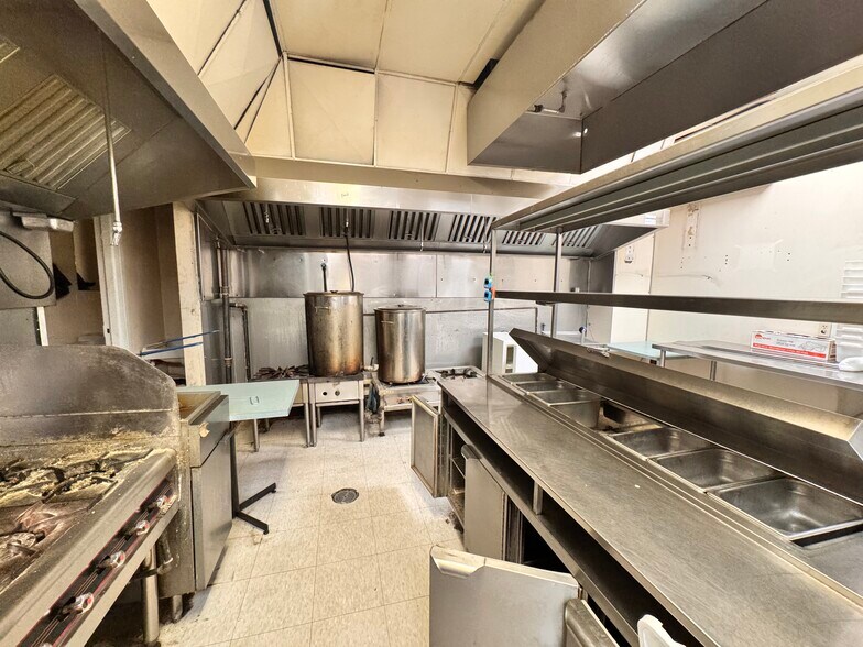 More Photos Of 310 Centre St SE, Calgary Restaurant For Sale