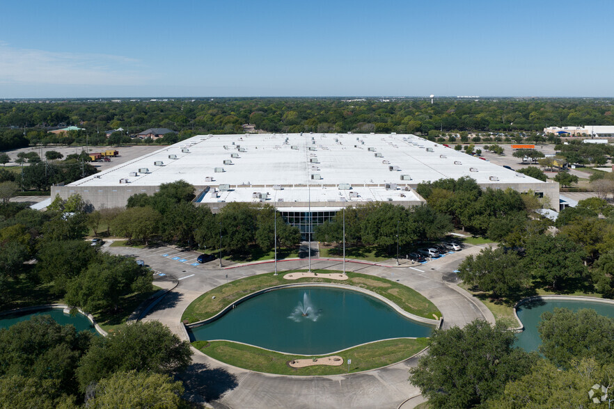 Primary Photo Of 1111-1113 Gillingham Ln, Sugar Land Distribution For Lease