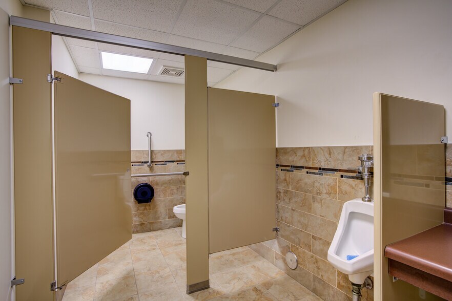 More Photos Of 225 S Academy Blvd, Colorado Springs Office For Sale