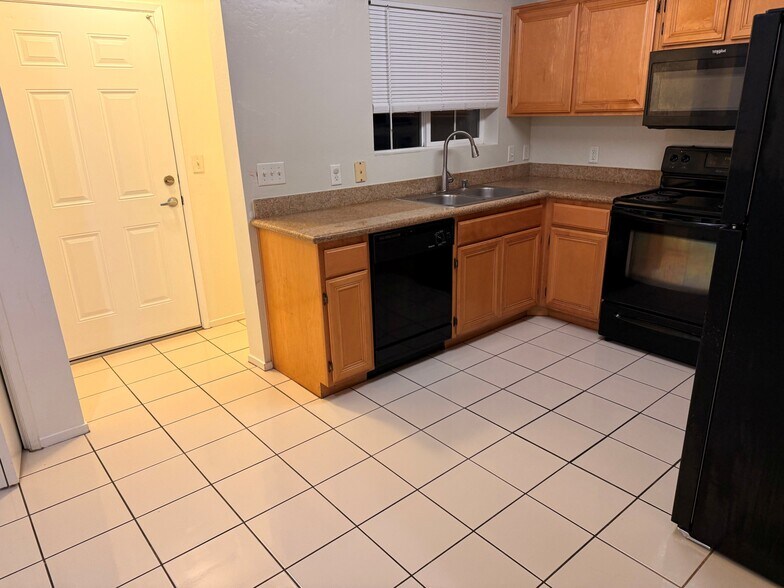 More Photos Of 600 Hosking Ave, Bakersfield Apartments For Sale