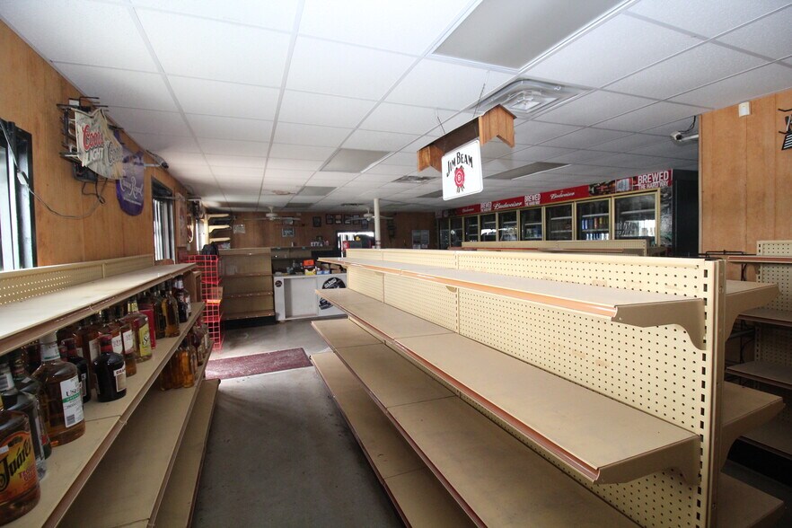 More Photos Of 503 S 5th St, Goree General Retail For Sale