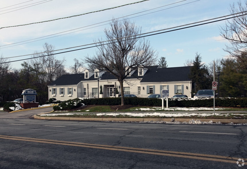 Primary Photo Of 9800 Falls Rd, Potomac Medical For Sale