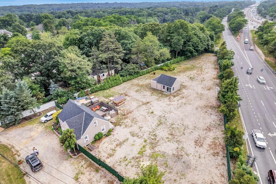 More Photos Of 557 Deer Park Rd, Dix Hills Flex For Sale